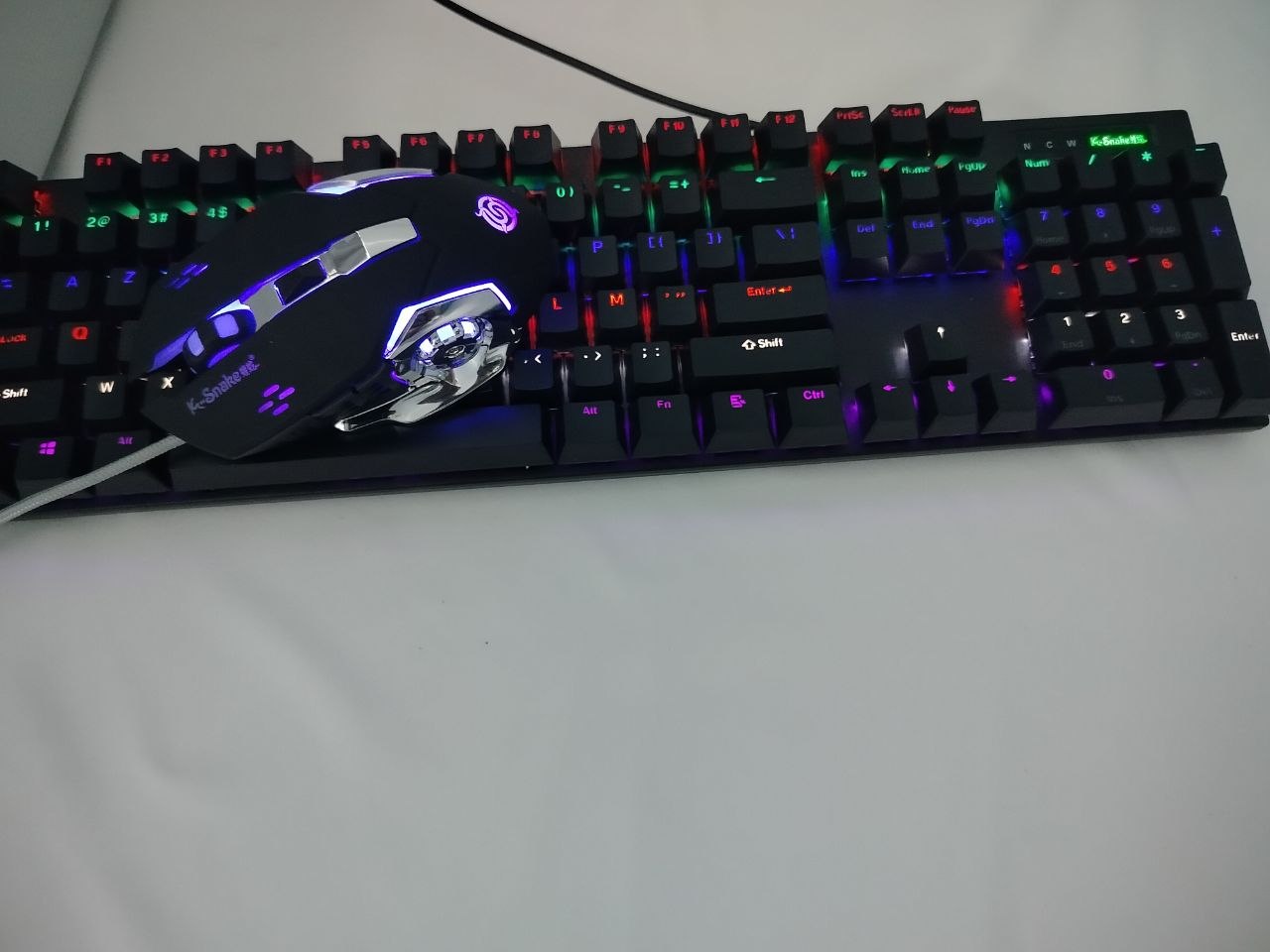لوحة مفاتيح + فأرة ميكانيكال RBG GAMING — image 4